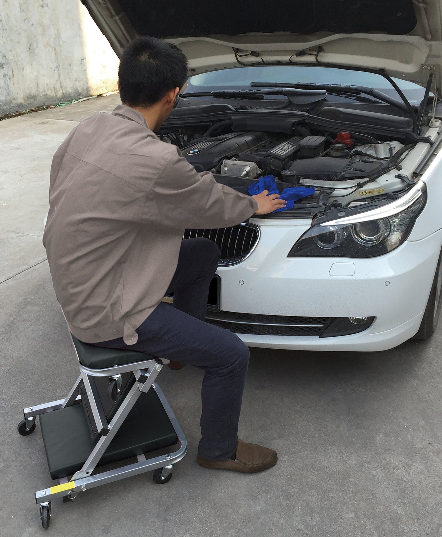 KLAPPBARE LIEGEPRITSCHE/ARBEITSHOCKER KRAFTWERK