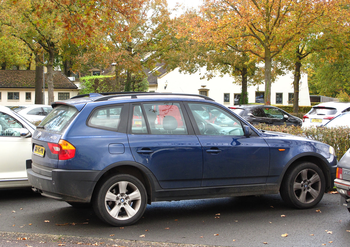 Beispielfahrzeug BMW X3 E83 mit Originaldisplay; Fahrzeug nicht im Lieferumfang